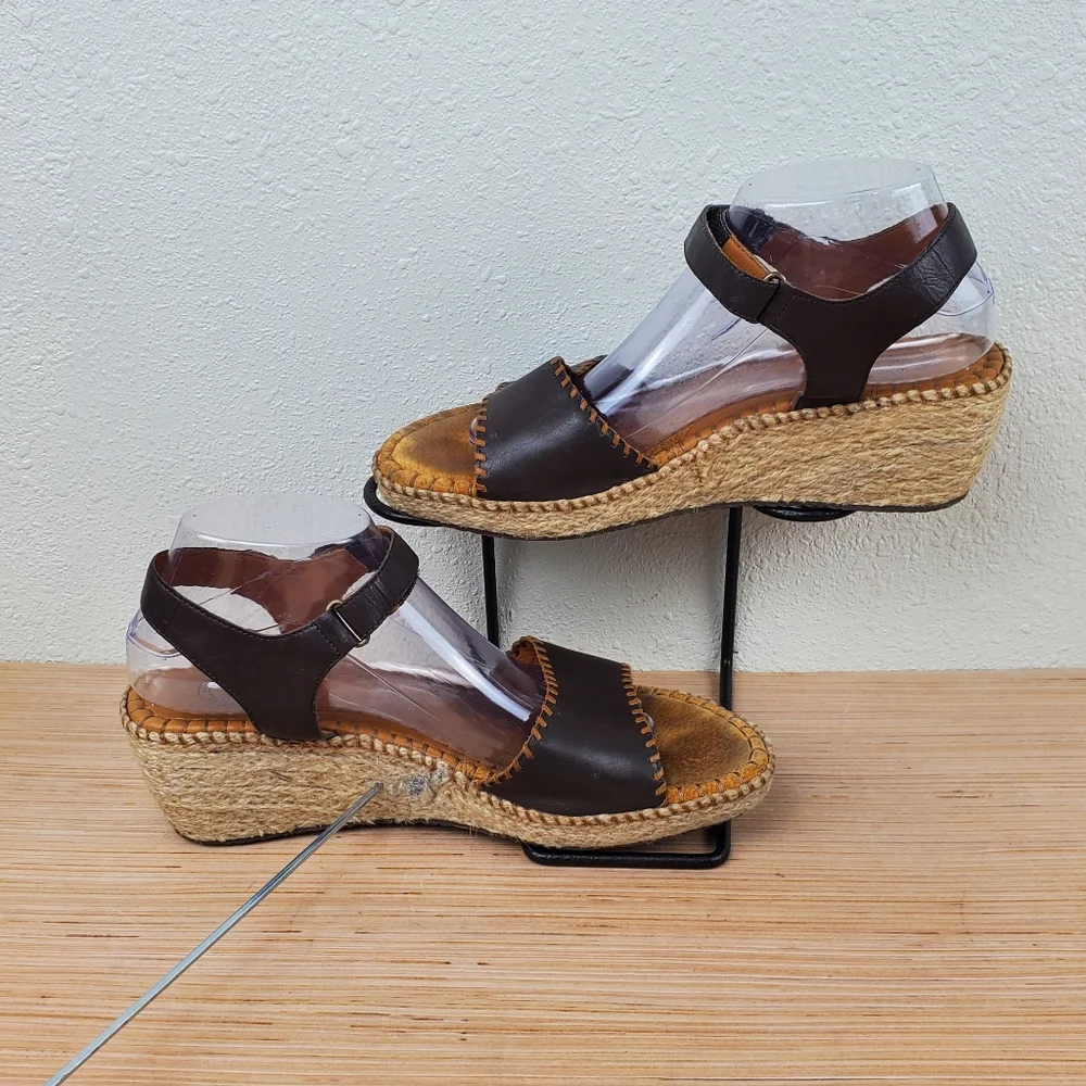 Nurture Wedge Sandals Size 10